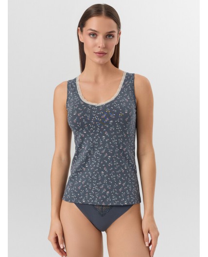 Майка цветы на темно -сером