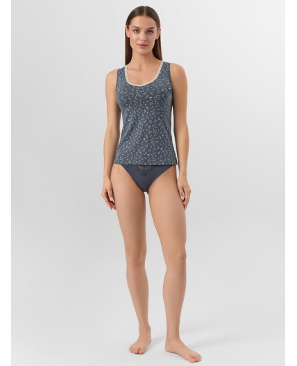 Майка цветы на темно -сером