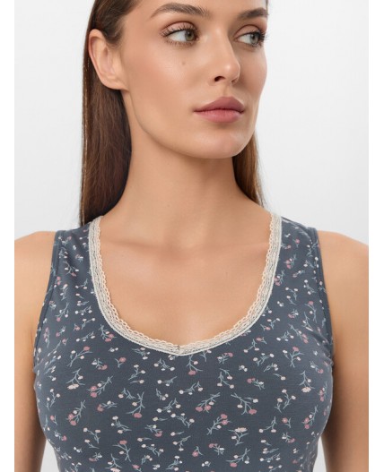 Майка цветы на темно -сером