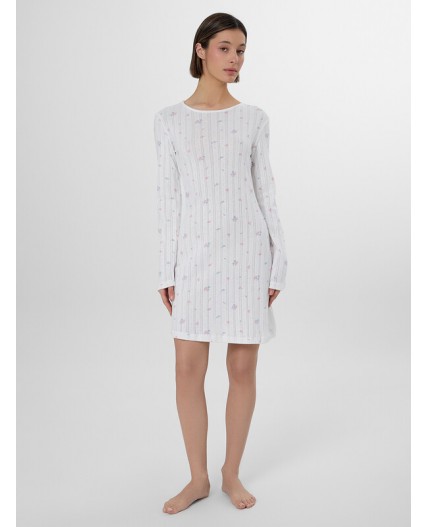 Сорочка розы на белом