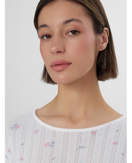 Сорочка розы на белом