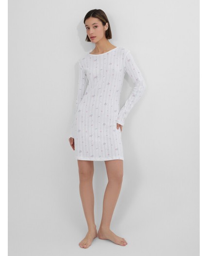 Сорочка розы на белом