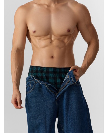 Трусы черная клетка на зеленом