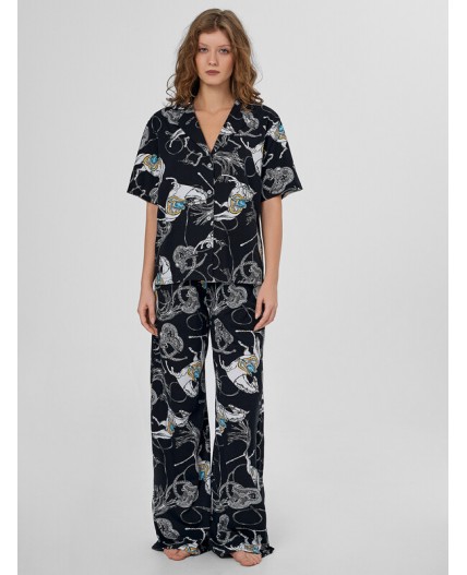 Пижама лошади на черном