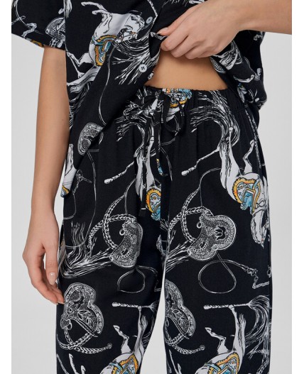 Пижама лошади на черном