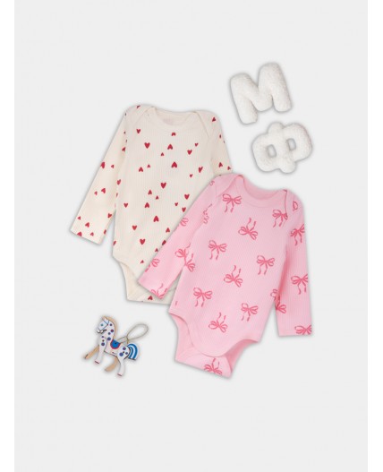 Боди сердечки на молочном +бантики на розовой сказке