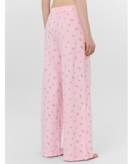 Пижама розы на розовом