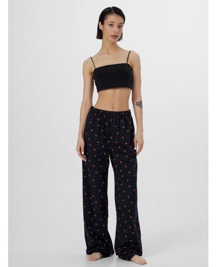 Брюки вишенки на черном