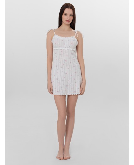 Сорочка розы на белом