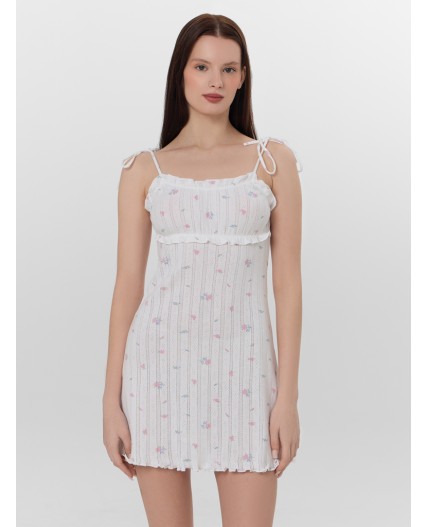 Сорочка розы на белом