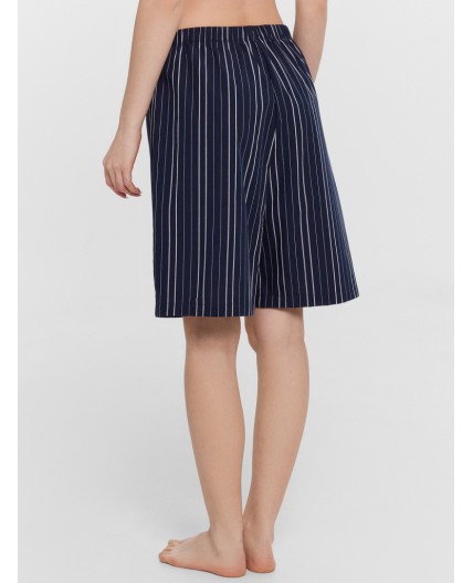 Шорты белая полоска на море