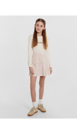 Шорты цветы на нежно -розовом