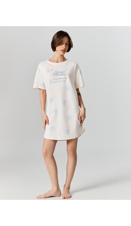 Сорочка цветы на молочном1