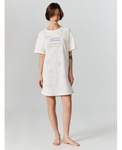 Сорочка цветы на молочном1