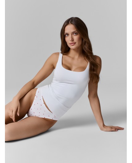 Трусы сердечки на белом