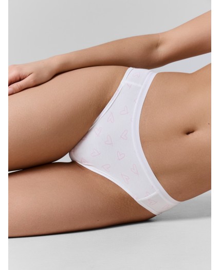 Трусы сердечки на белом