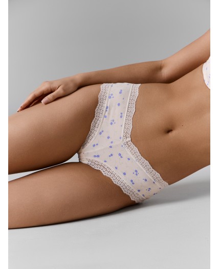 Трусы цветочки на молочном3