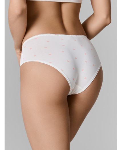 Трусы сердечки на св.молочном