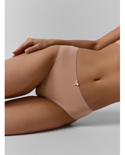 Трусы цветы на телесном