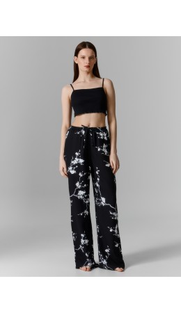 Брюки сакура на черном