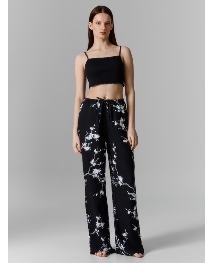 Брюки сакура на черном