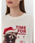Футболка женская новогодняя с надписью Time for present Цвет: св.молочный +печать3