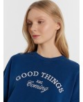 Свитшот женский синий с вышивкой Good things are coming  Цвет: темное море