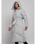 Пальто утепленное молодежное зимнее женское светло-серого цвета 52356SS