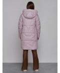 Пальто утепленное молодежное зимнее женское фиолетового цвета 586826F