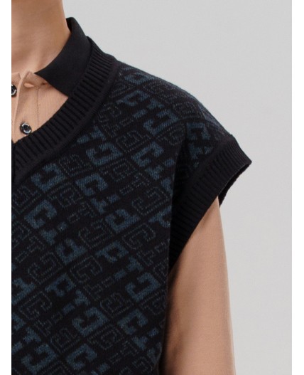 Жилет трикотажный для мальчиков черный