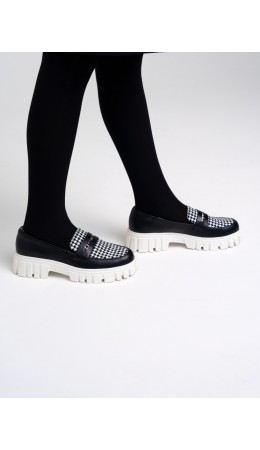 Туфли для девочек черный,белый