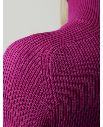 Свитер женский пурпурный