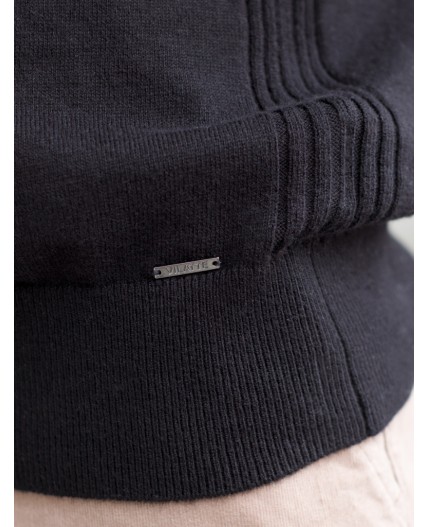 Свитер женский черный