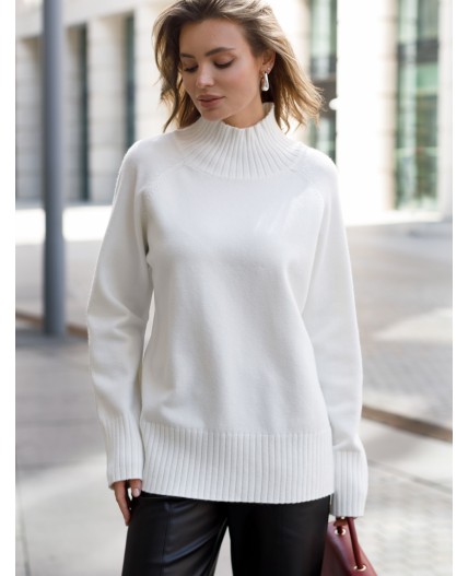 Свитер женский натуральный белый