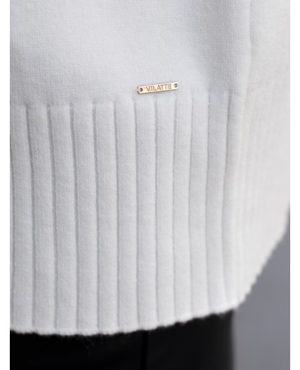 Свитер женский натуральный белый