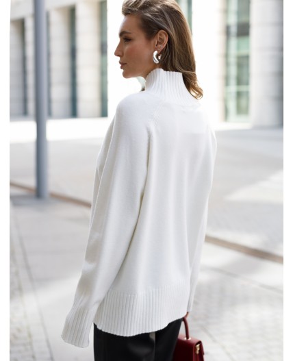 Свитер женский натуральный белый