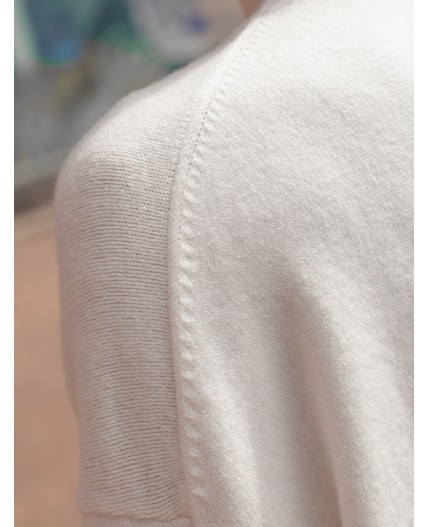 Свитер женский натуральный белый