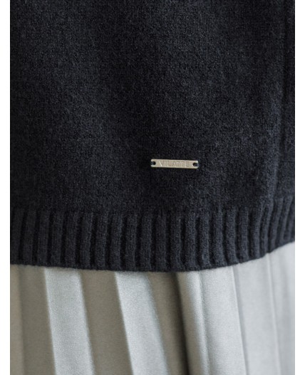 Свитер женский черный