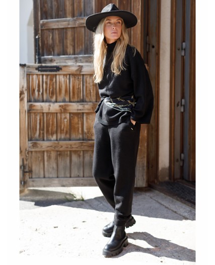 Свитер женский черный