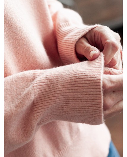 Свитер женский пудровый