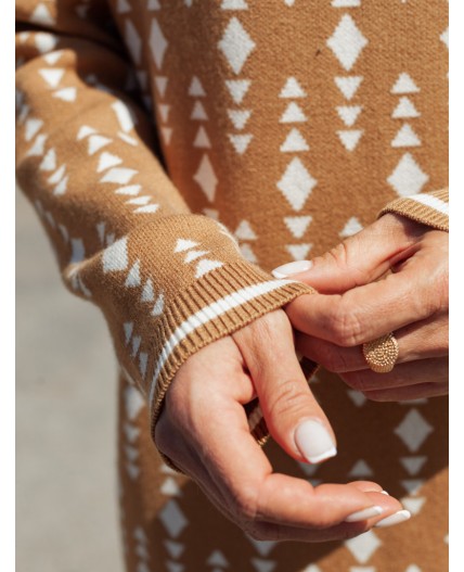 Платье вязаное женское бежевый-белый