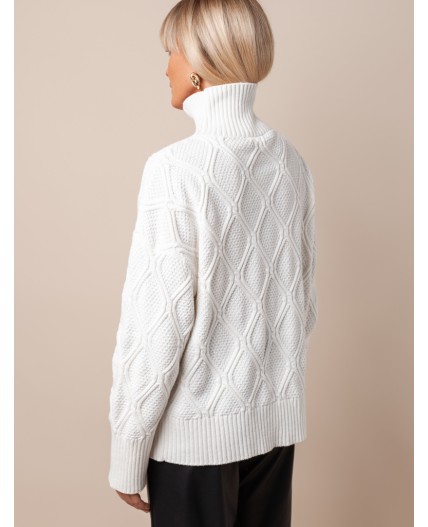 Свитер женский белый