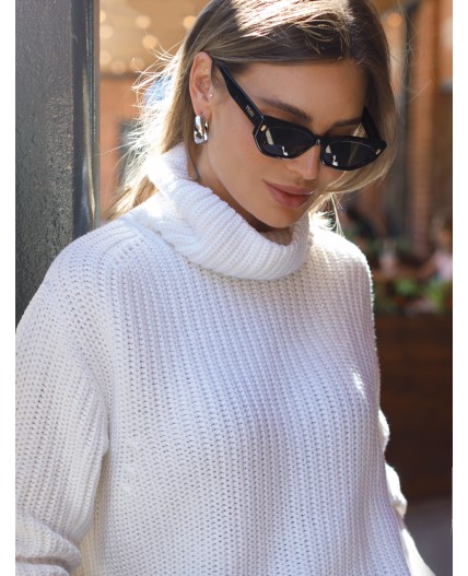 Свитер женский белый