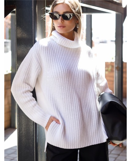 Свитер женский белый