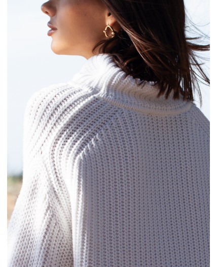 Свитер женский белый