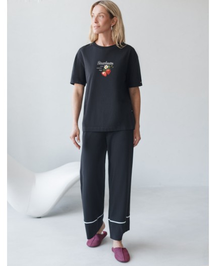 Футболка женская черный_клубника