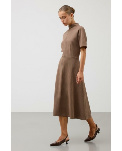 ЕВТ 5093/песочно-коричневый,гусиная лапка платье