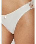 Трусы стринг жен Vega молочный