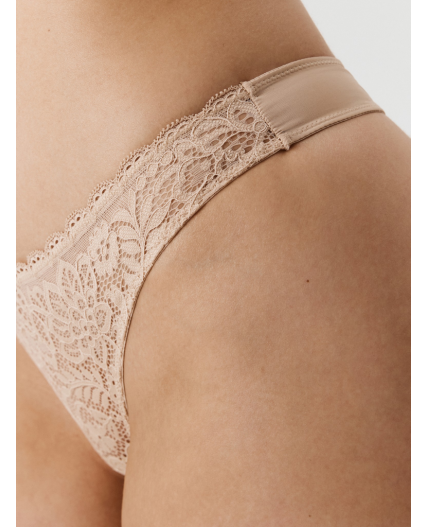 Трусы стринг жен Vikka бежевый